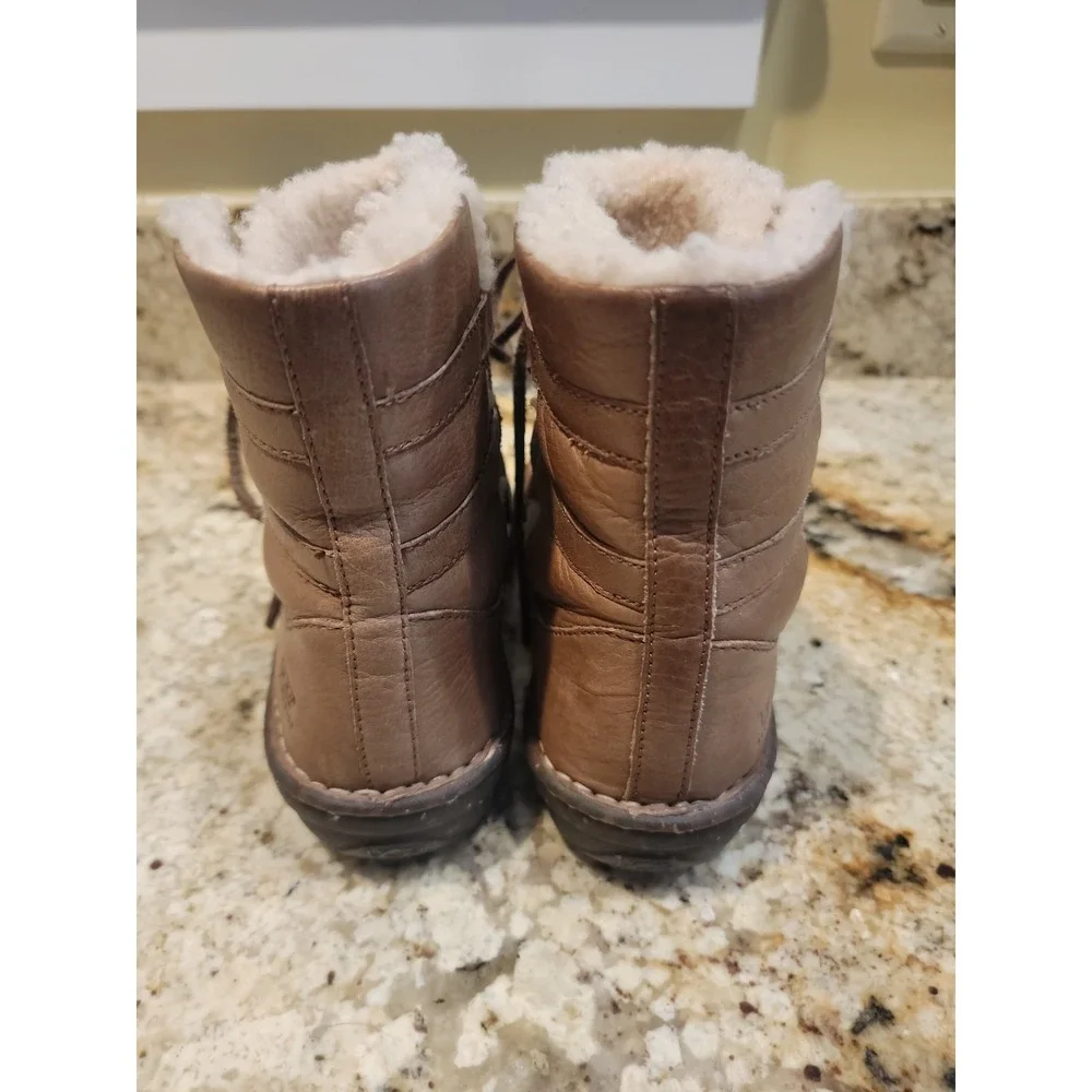 Ugg Women's Caspia 1932 Genuine Shearling Honey Brown Boots Size 8